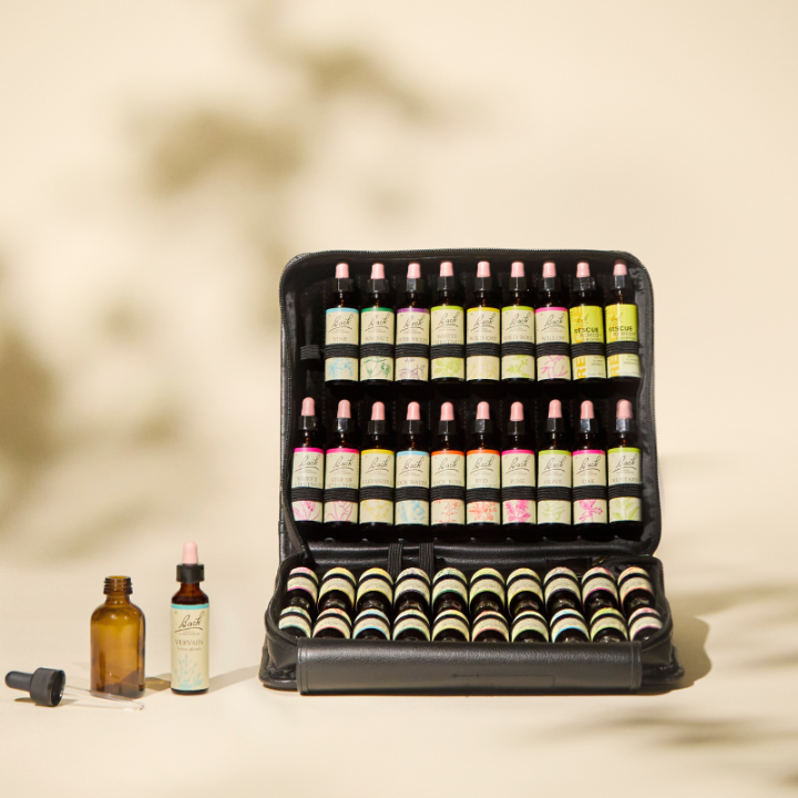 Trousse vide en cuir grand modèle noire pour 40 flacons Bach Original 20 ml Bach Original Nelsons 2 - mesfleursdebach.com 